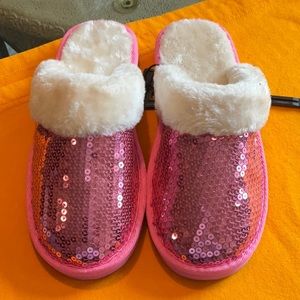 The Children’s Place Pink Sequin Faux Fur Slippers Size XL 4-5, NWOB